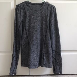Lululemon Athletica Long sleeved shirt